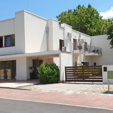 Garden Club Panzio Bed & Breakfast Balatonmáriafürdő Dış mekan fotoğraf