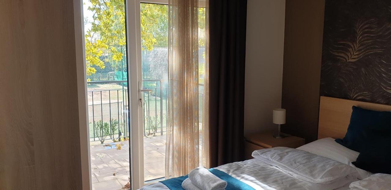 Garden Club Panzio Bed & Breakfast Balatonmáriafürdő Dış mekan fotoğraf