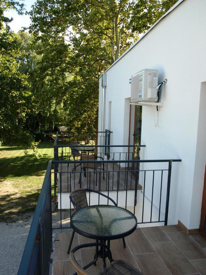 Garden Club Panzio Bed & Breakfast Balatonmáriafürdő Dış mekan fotoğraf