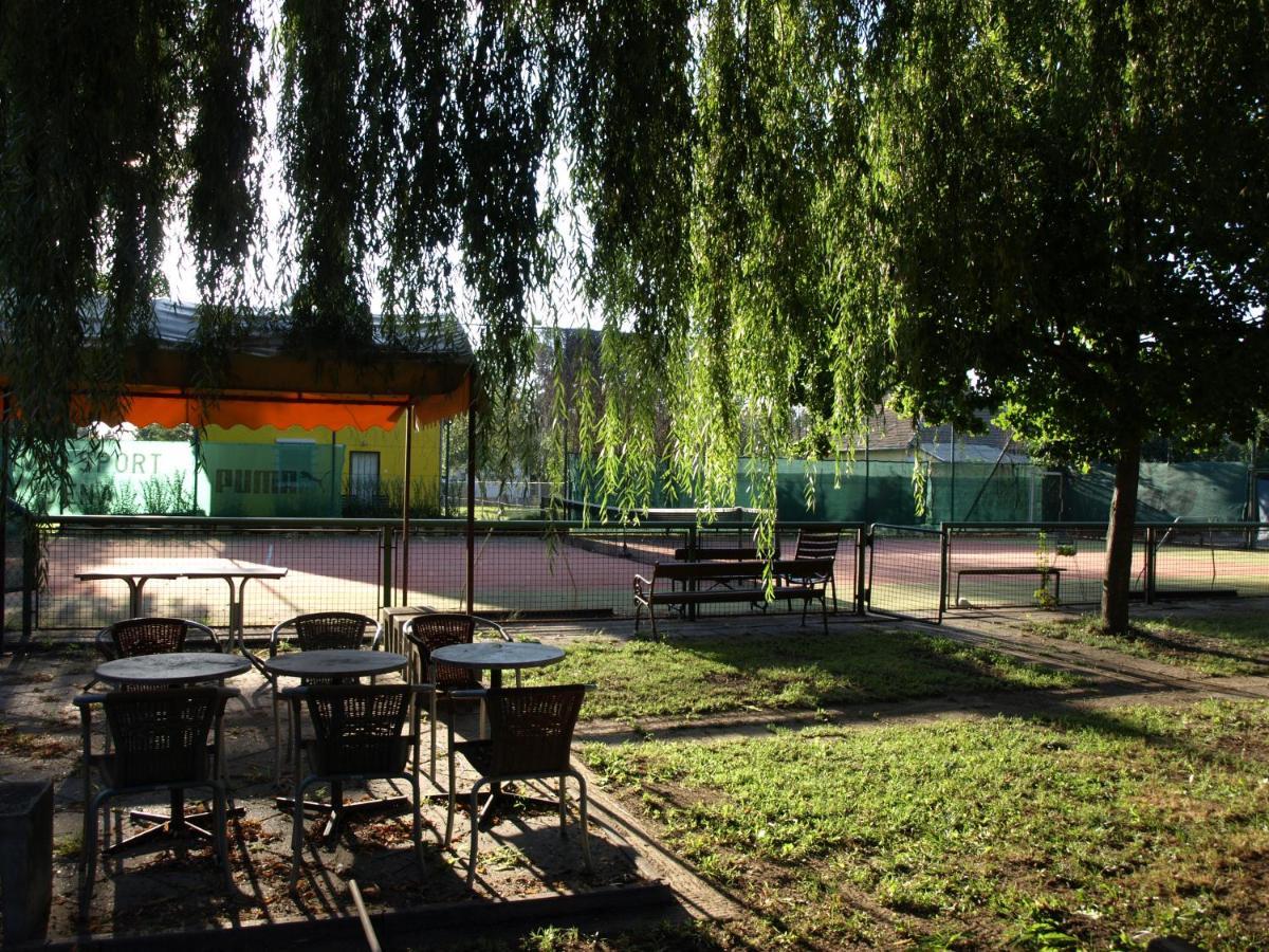 Garden Club Panzio Bed & Breakfast Balatonmáriafürdő Dış mekan fotoğraf
