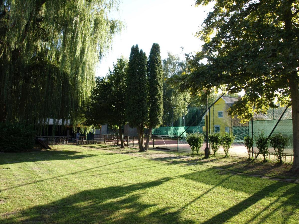 Garden Club Panzio Bed & Breakfast Balatonmáriafürdő Dış mekan fotoğraf