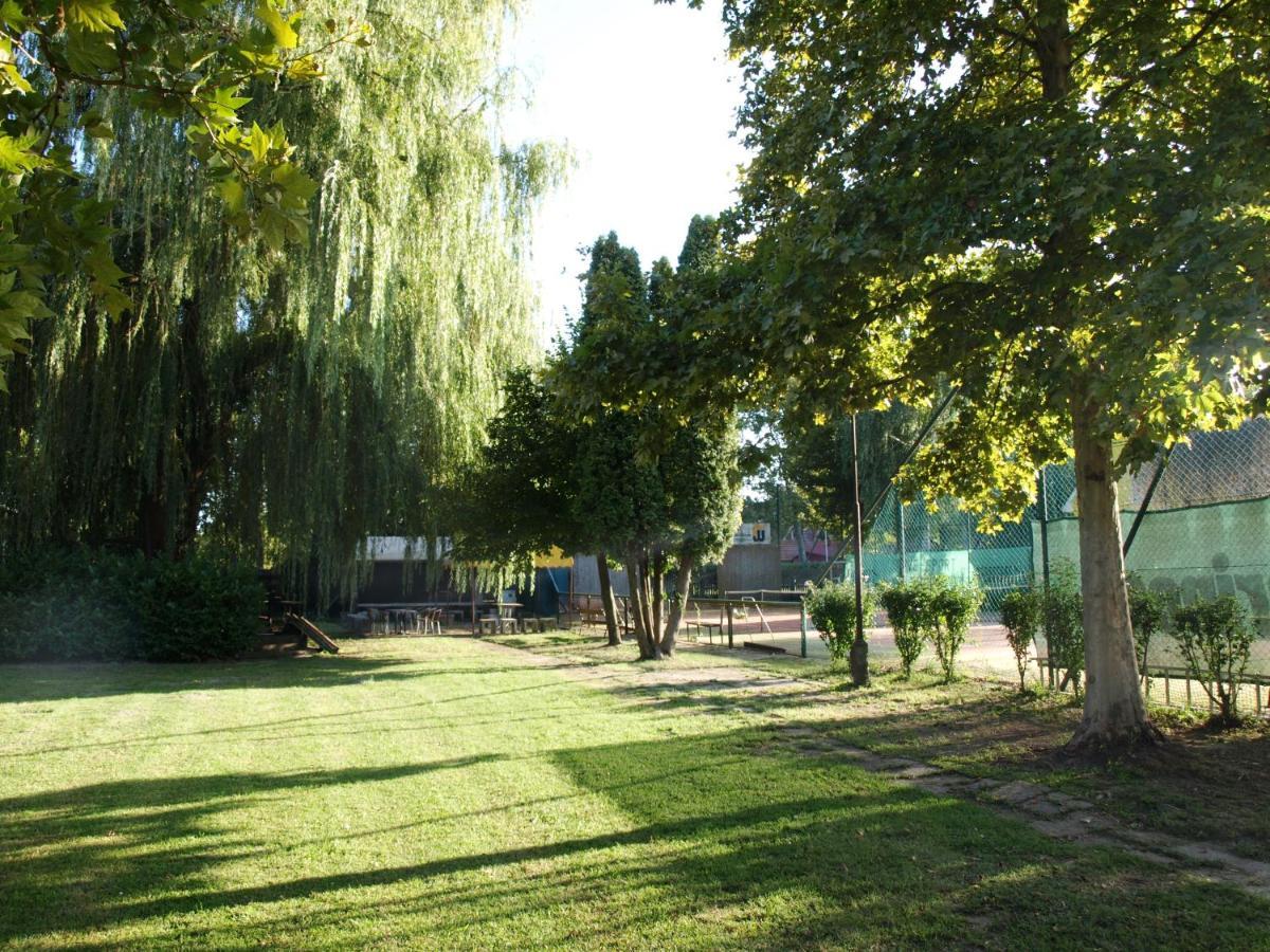Garden Club Panzio Bed & Breakfast Balatonmáriafürdő Dış mekan fotoğraf