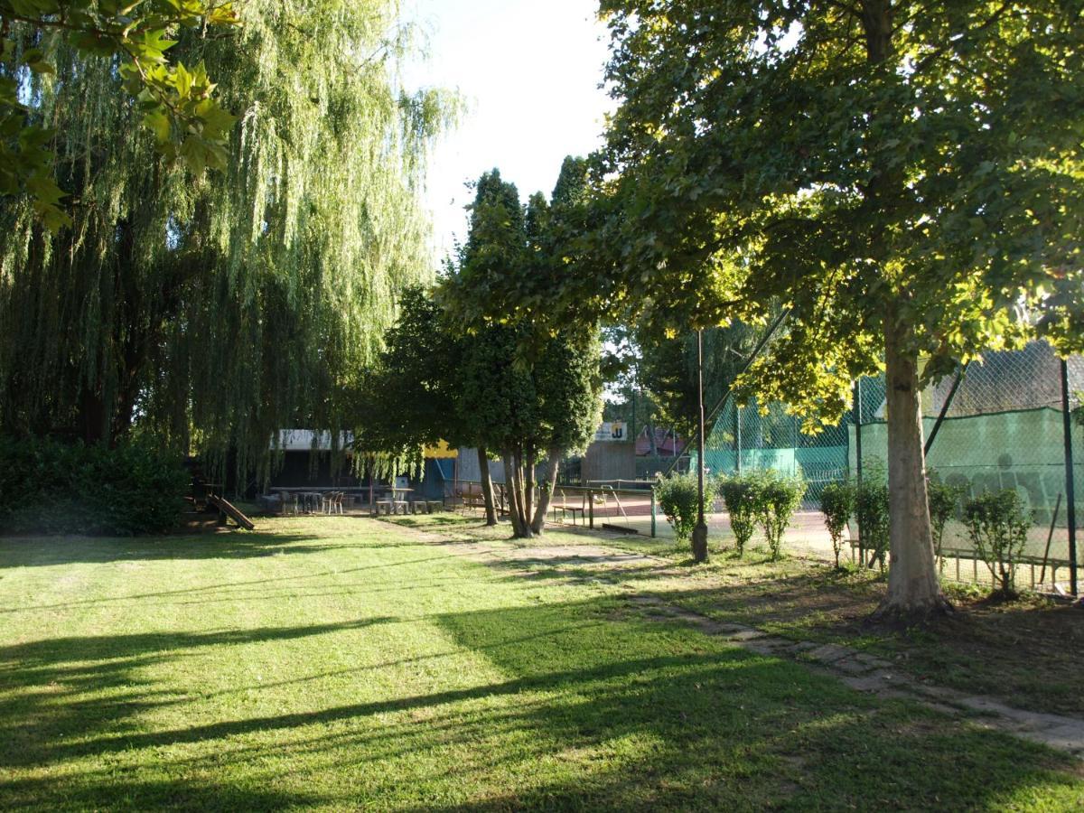 Garden Club Panzio Bed & Breakfast Balatonmáriafürdő Dış mekan fotoğraf