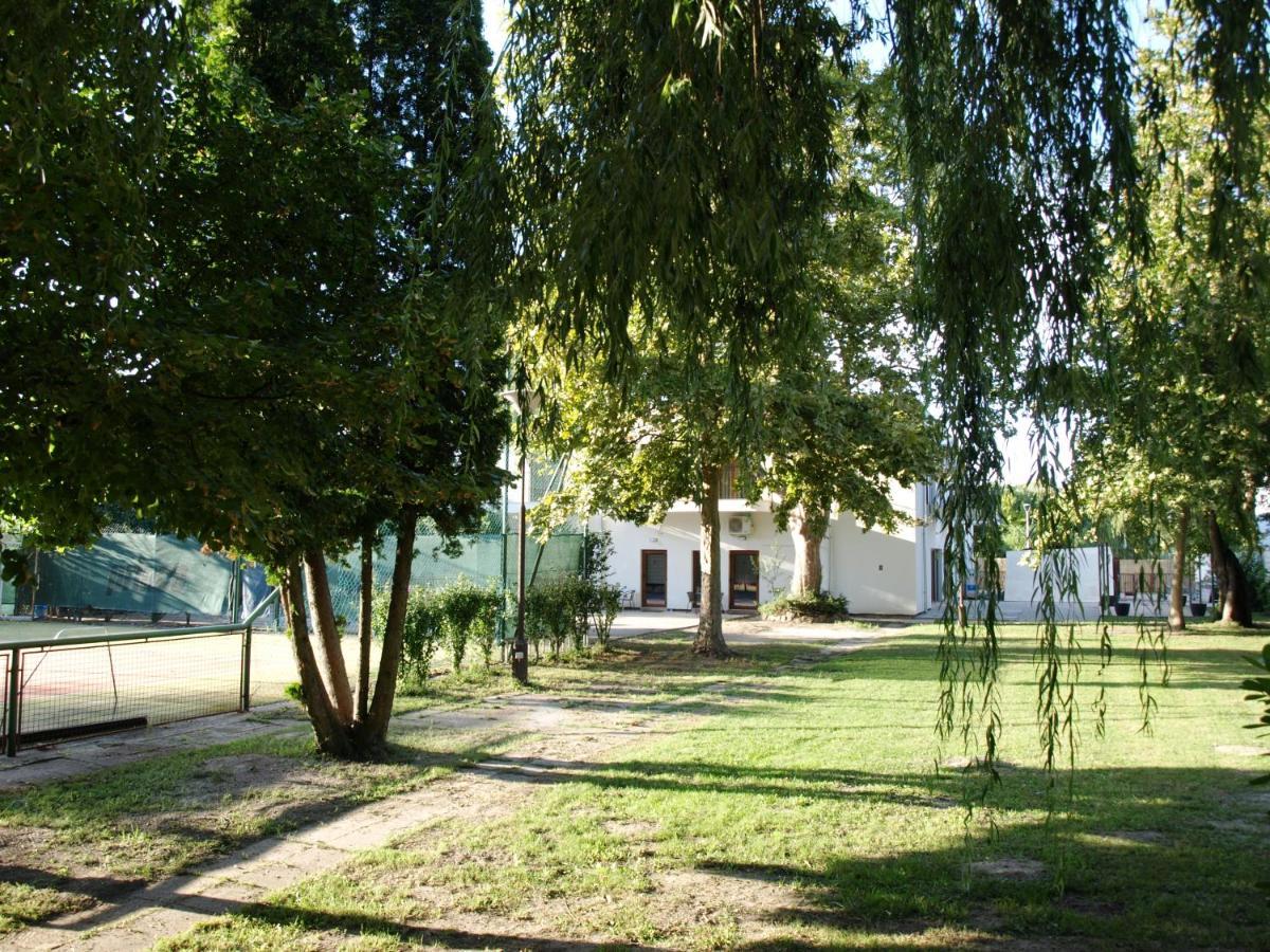 Garden Club Panzio Bed & Breakfast Balatonmáriafürdő Dış mekan fotoğraf