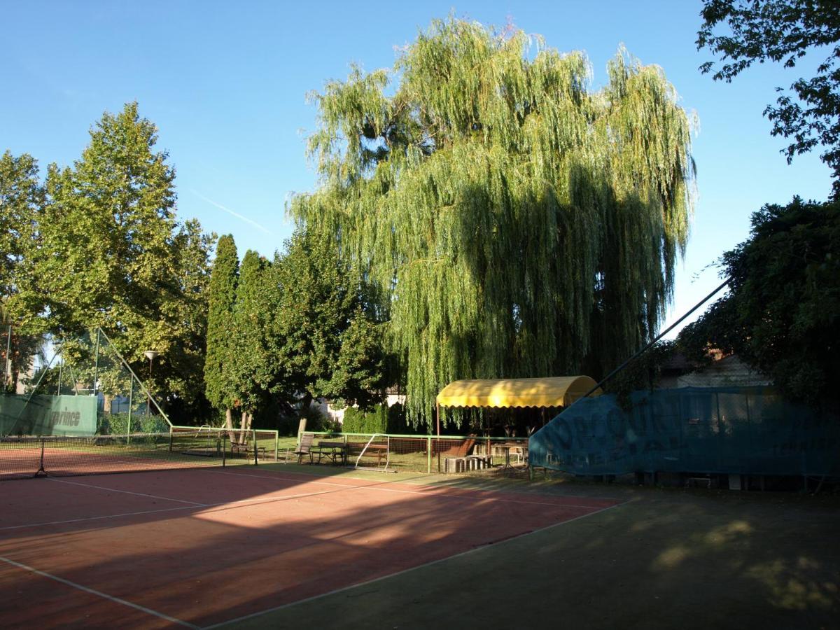 Garden Club Panzio Bed & Breakfast Balatonmáriafürdő Dış mekan fotoğraf