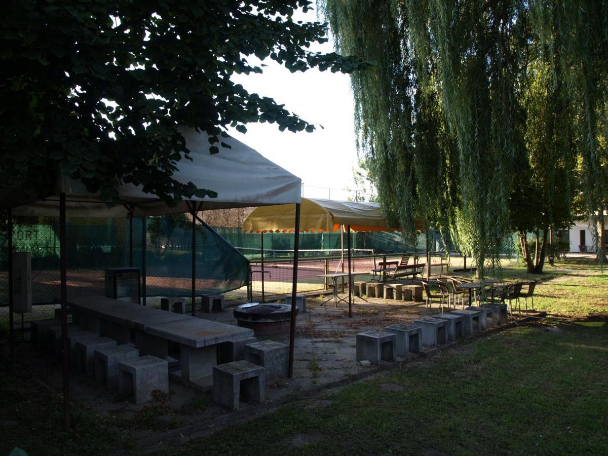 Garden Club Panzio Bed & Breakfast Balatonmáriafürdő Dış mekan fotoğraf