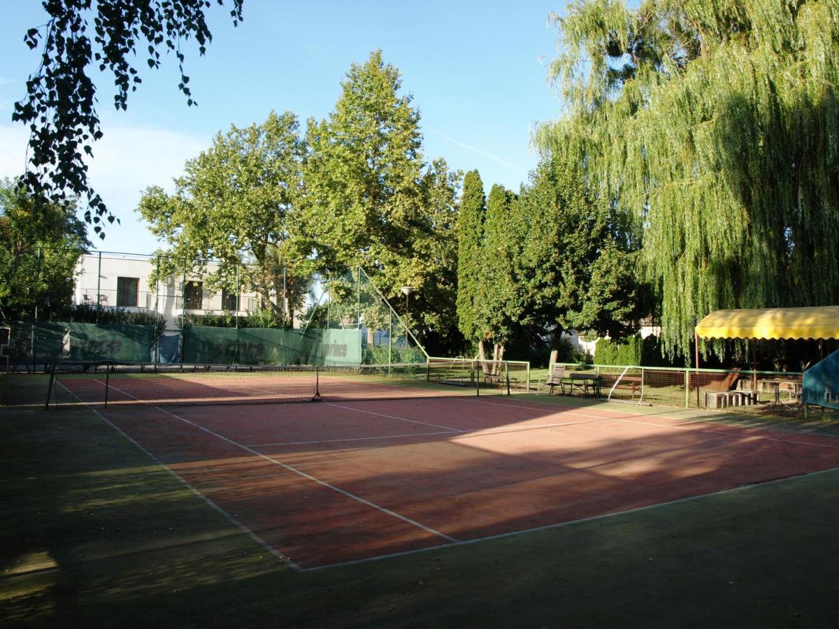 Garden Club Panzio Bed & Breakfast Balatonmáriafürdő Dış mekan fotoğraf