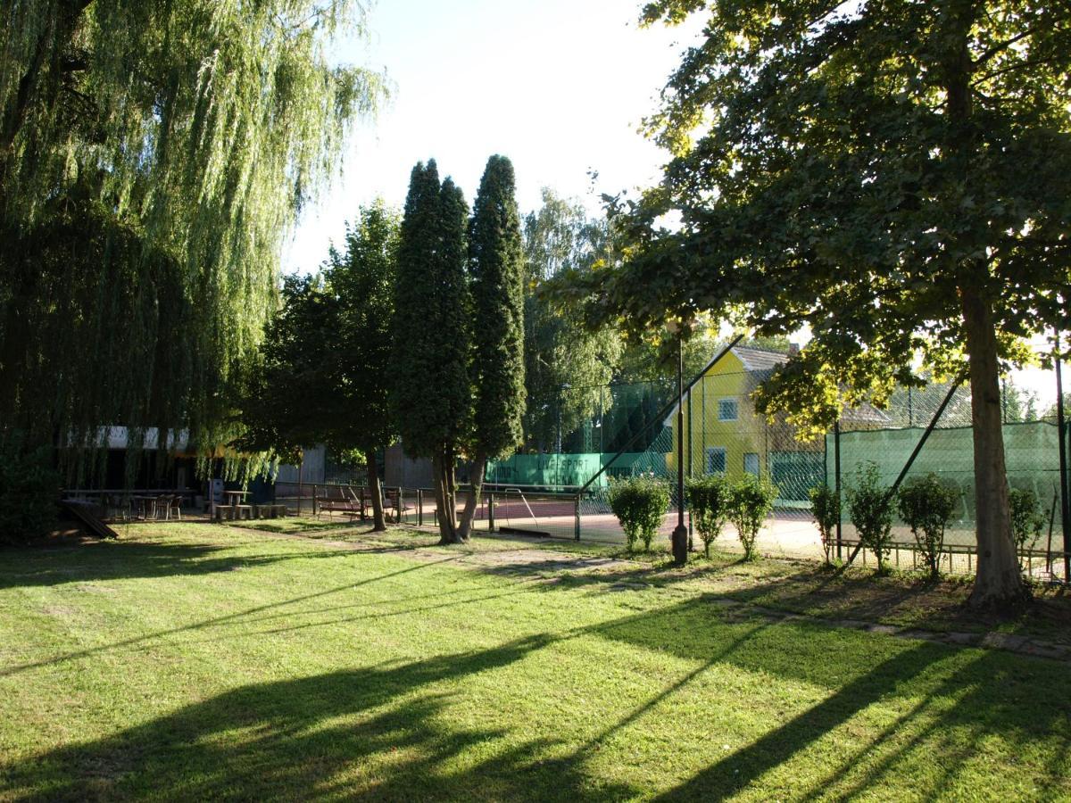 Garden Club Panzio Bed & Breakfast Balatonmáriafürdő Dış mekan fotoğraf
