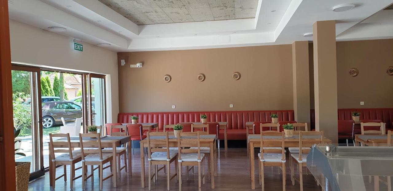 Garden Club Panzio Bed & Breakfast Balatonmáriafürdő Dış mekan fotoğraf