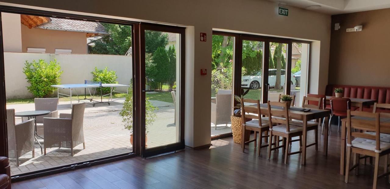 Garden Club Panzio Bed & Breakfast Balatonmáriafürdő Dış mekan fotoğraf