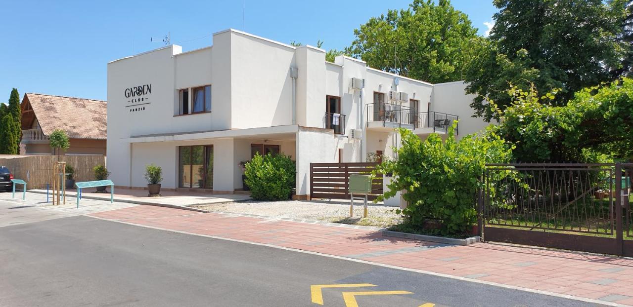 Garden Club Panzio Bed & Breakfast Balatonmáriafürdő Dış mekan fotoğraf